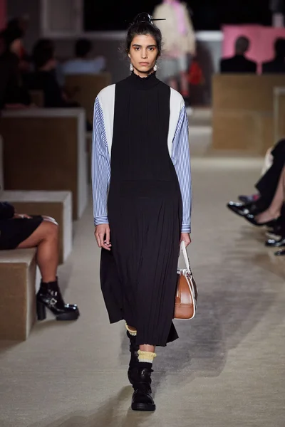 Look 30